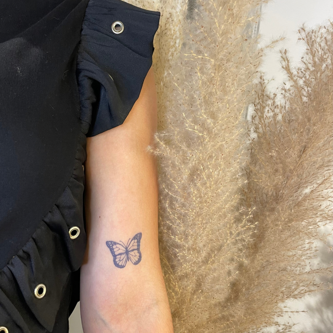 Tatuaje temporal mariposa