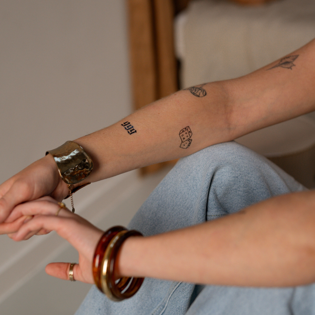 15 tatuajes temporales pequeños más divertidos de tattforaweek