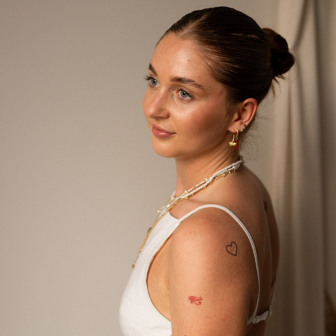 10 diseños temporales de tatuajes faciales que te harán destacar