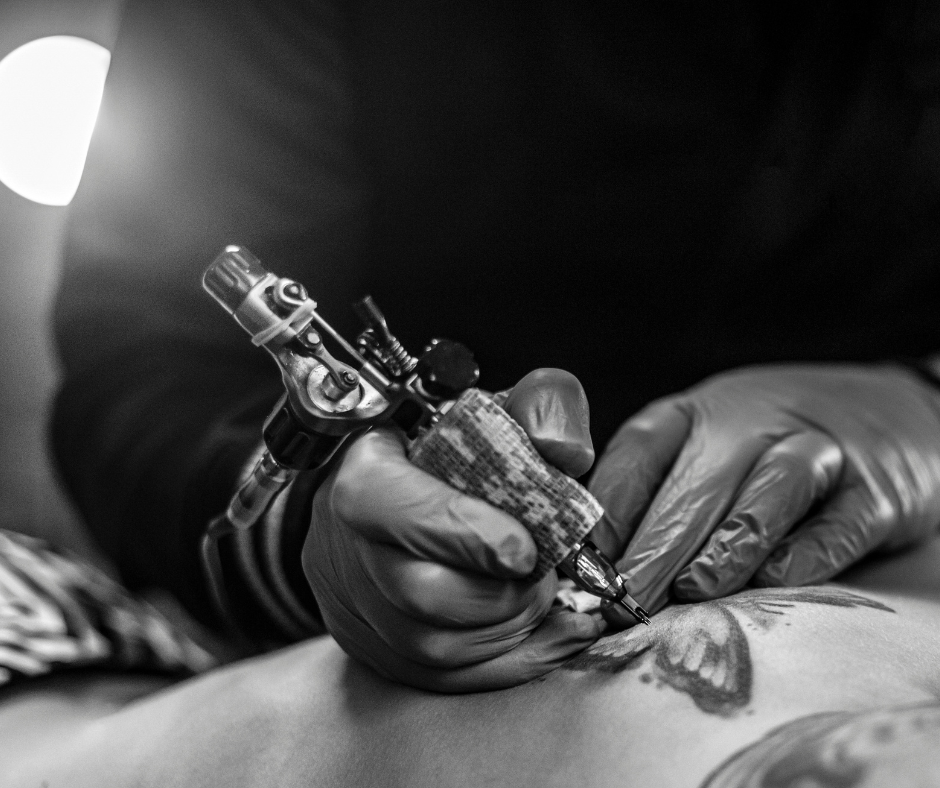 El significado de un tatuaje de rayo: 5 símbolos poderosos