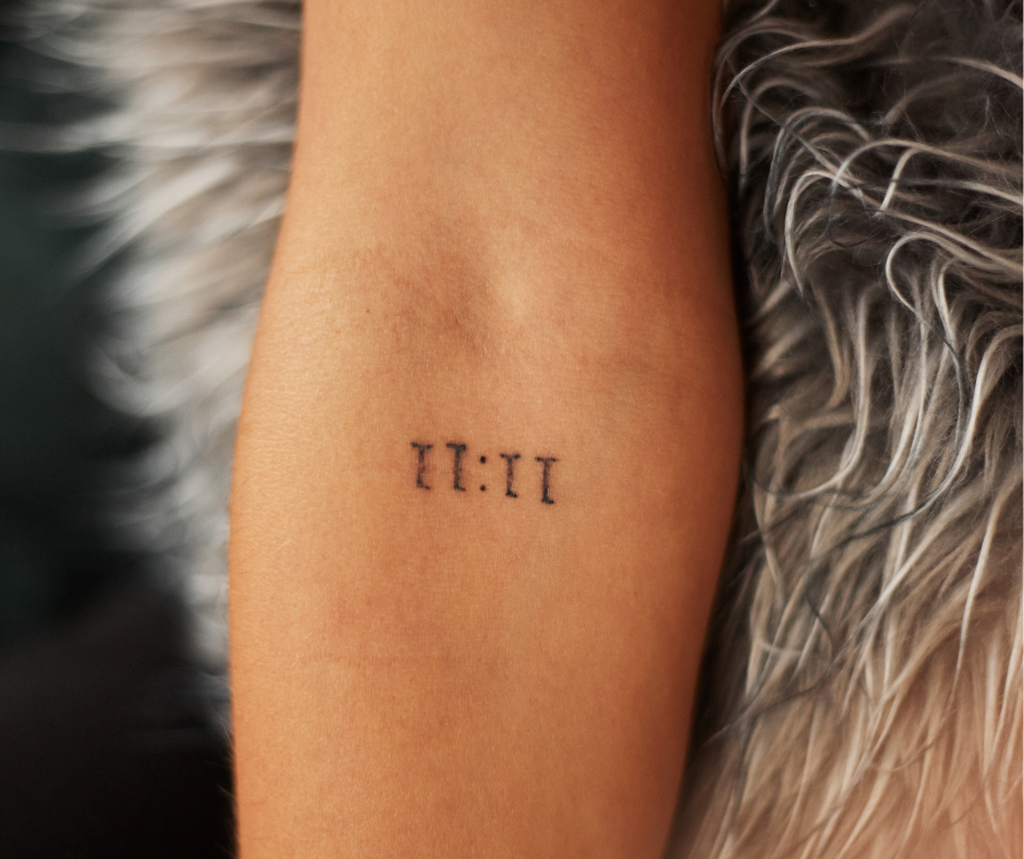El significado detrás de un tatuaje 11:11 revelado