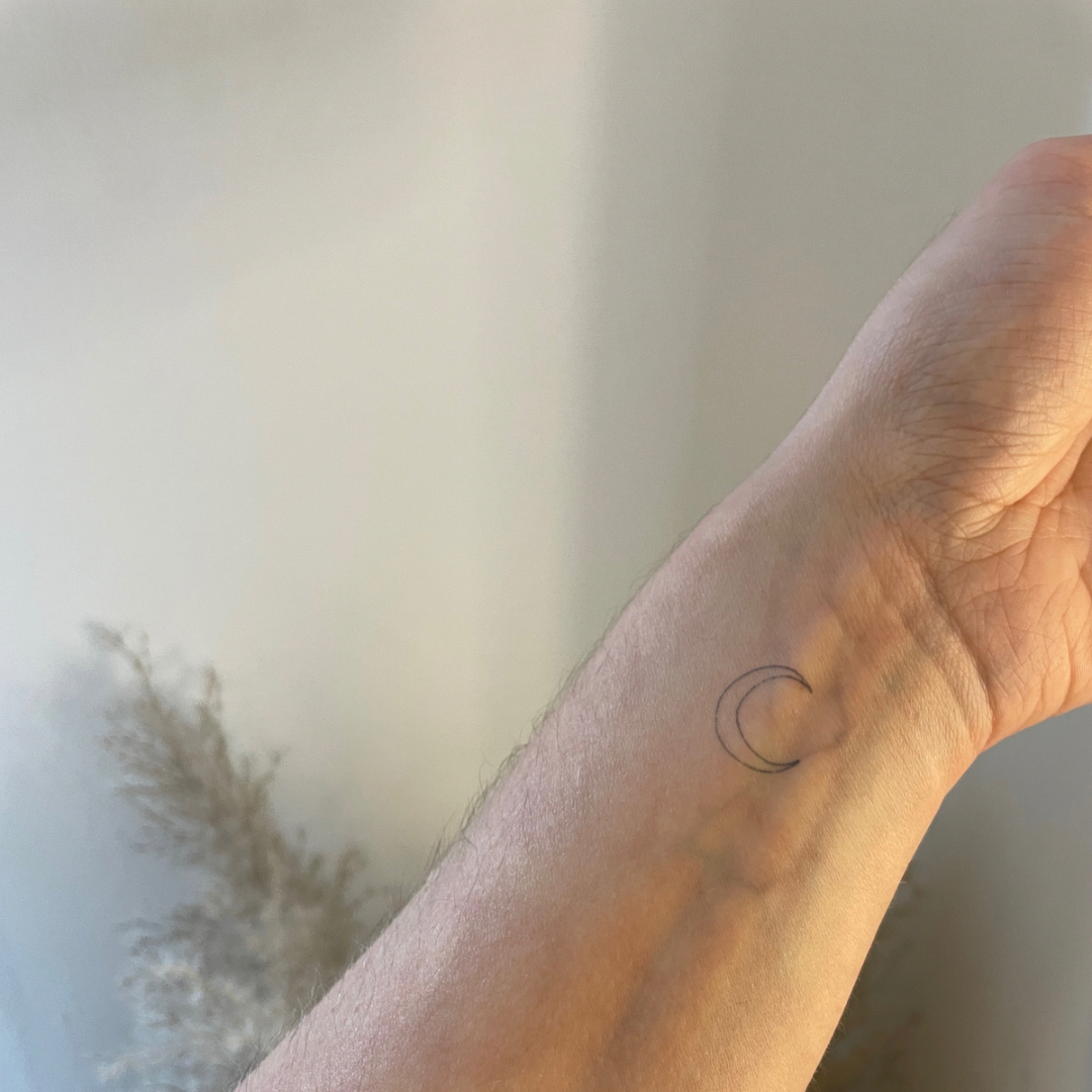 Tatuaje temporal luna