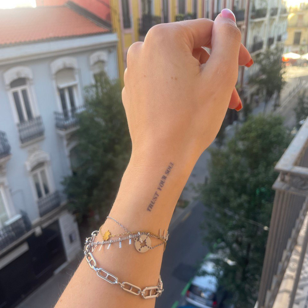 Tatuaje temporal confía en tu alma