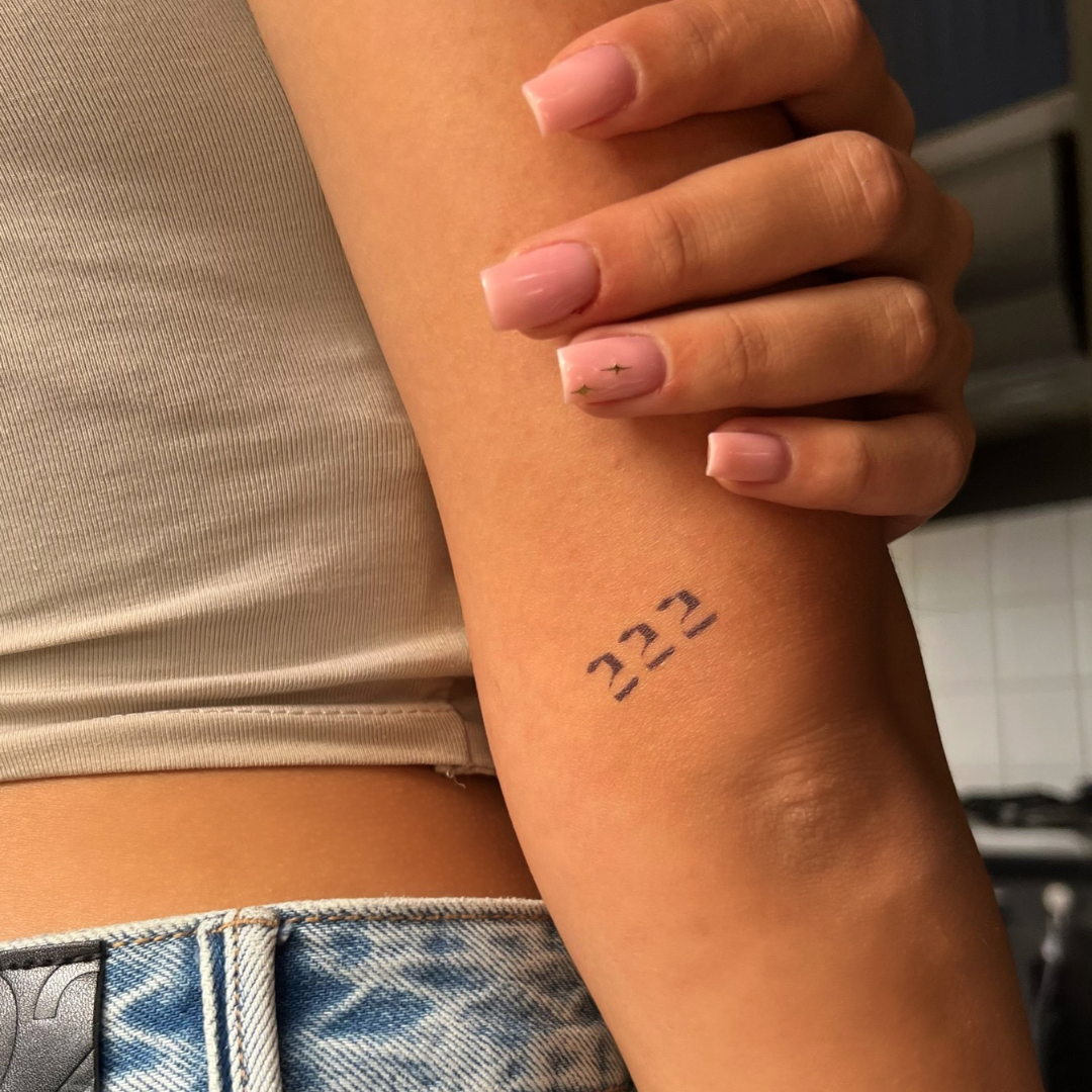 Tatuaje temporal 222