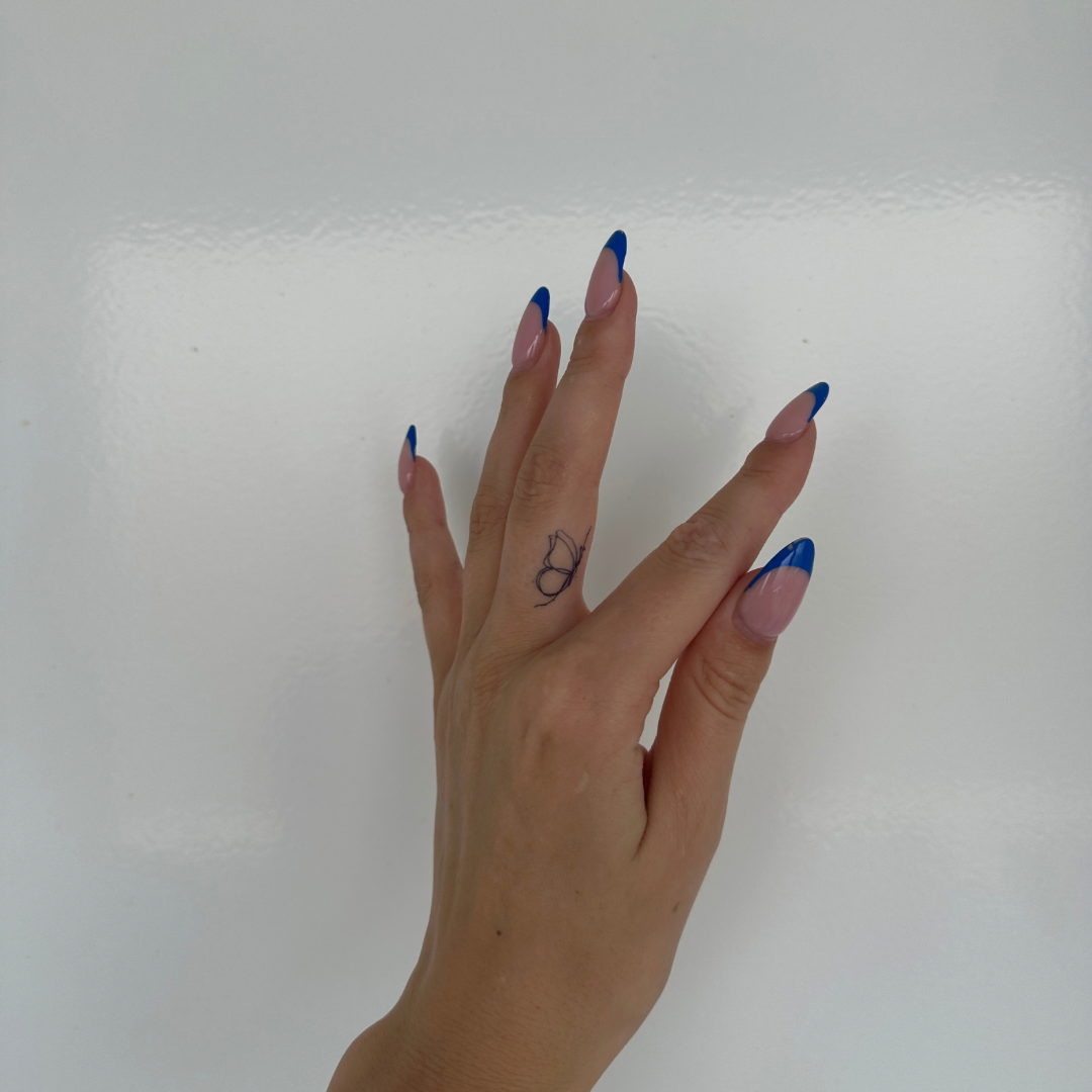 Tatuaje temporal mariposa fineline