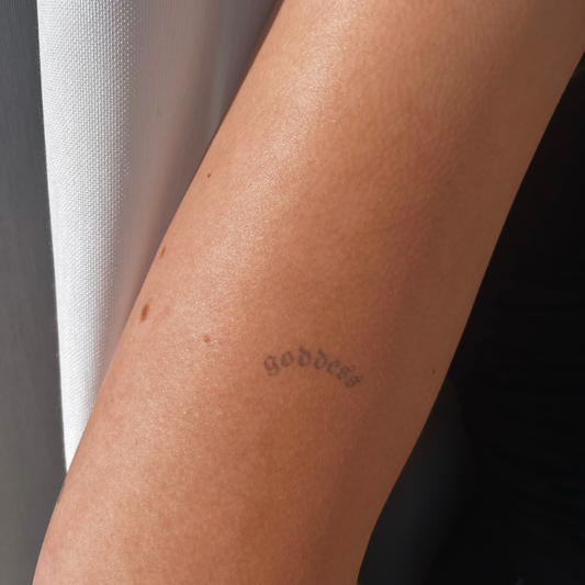 Diosa del tatuaje temporal