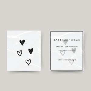 Tatuaje temporal de corazones en blanco y negro