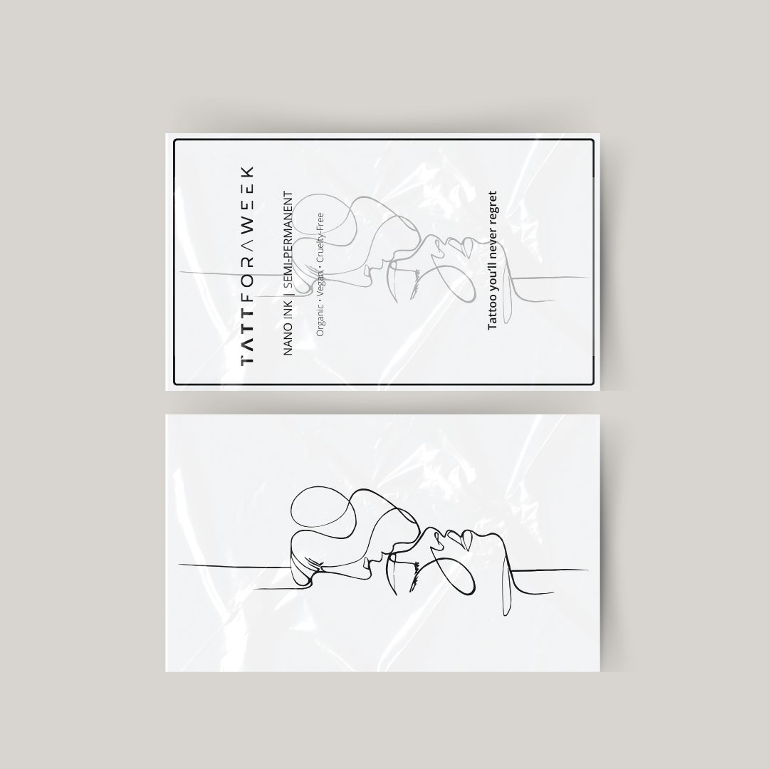 Tatuaje temporal de beso en la frente