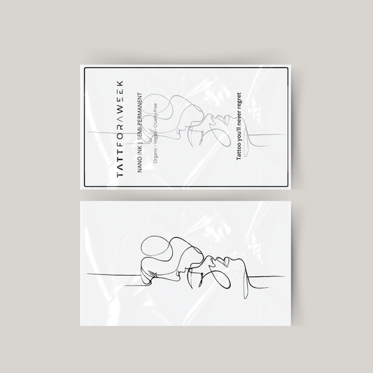 Tatuaje temporal de beso en la frente